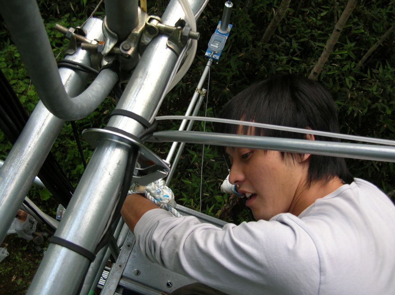 �P�[�u���Œ�